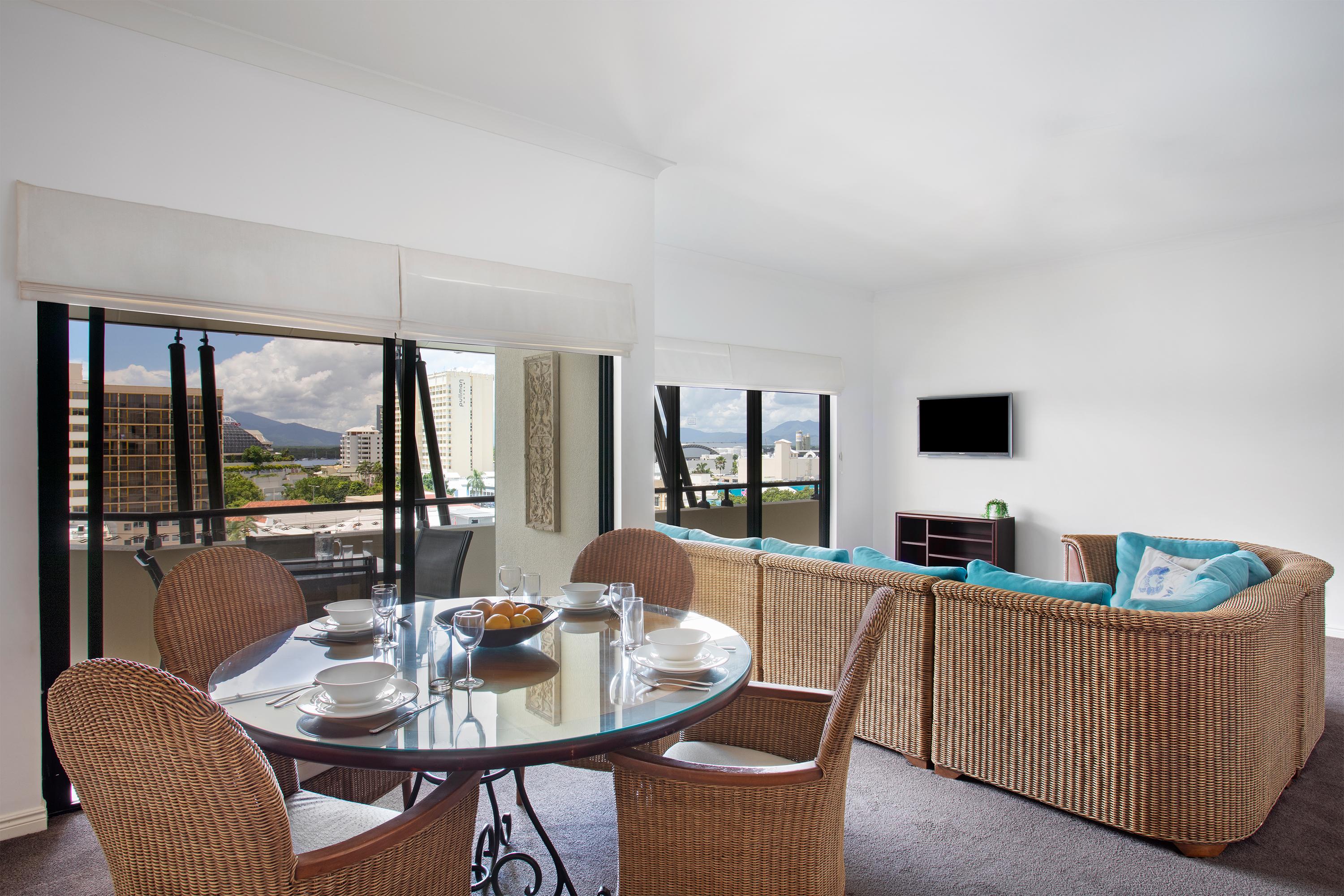 Hotel Mantra Esplanade Cairns