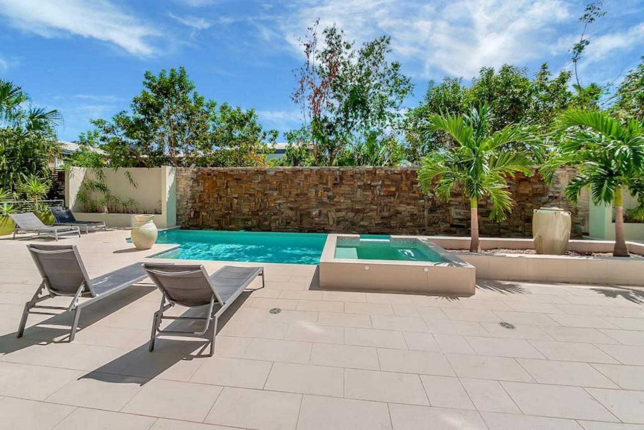 Pool View Centre 202 *