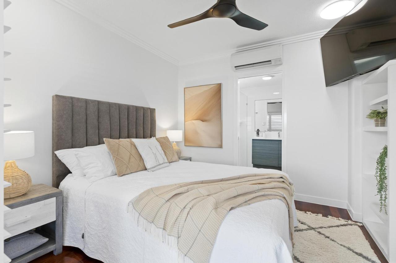 Stunning Coastal 3 Bedroom In Cbd Apartment