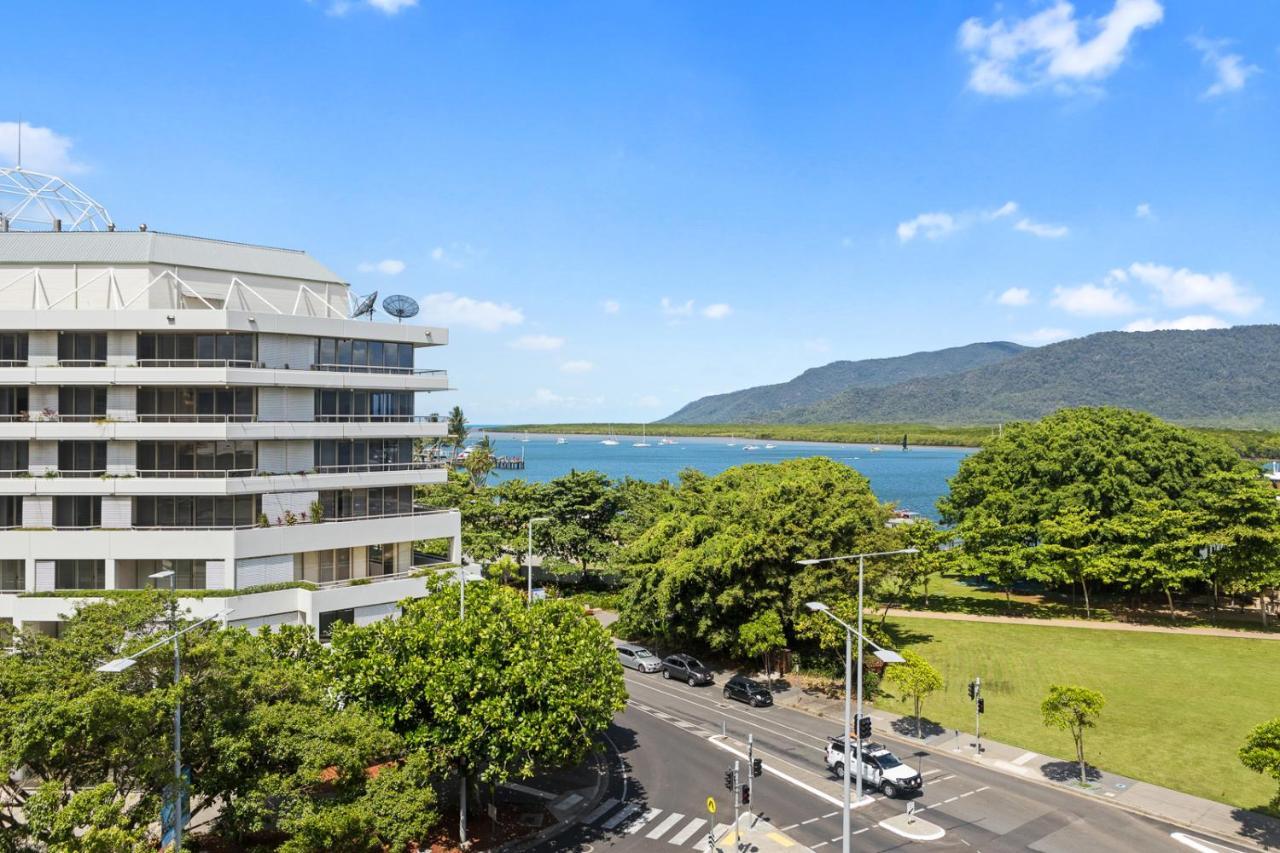 Stunning Coastal 3 Bedroom In Cbd Apartment Cairns