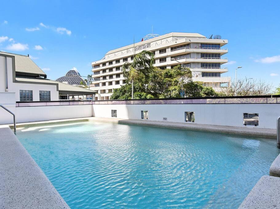 3 Bedroom Cbd Waterfront Luxury Cairns