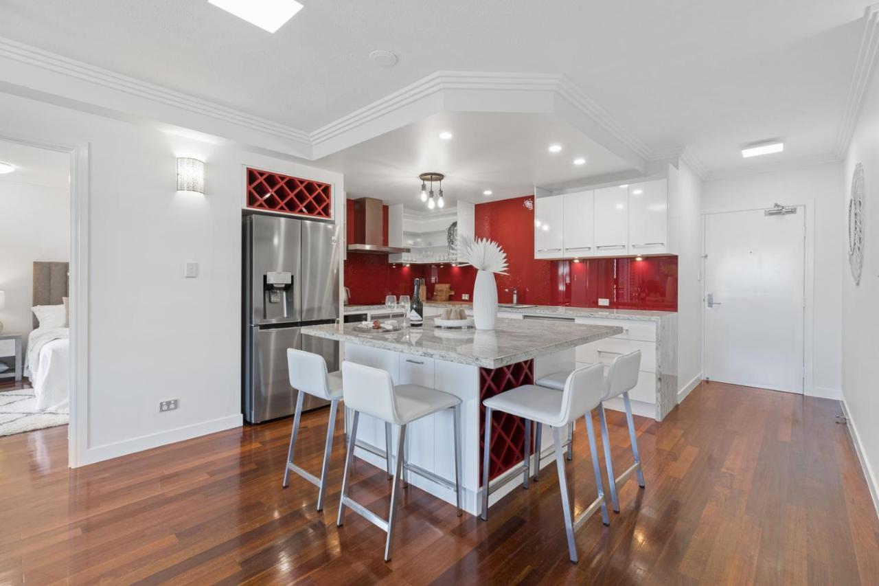 Stunning Coastal 3 Bedroom In Cbd Apartment Cairns
