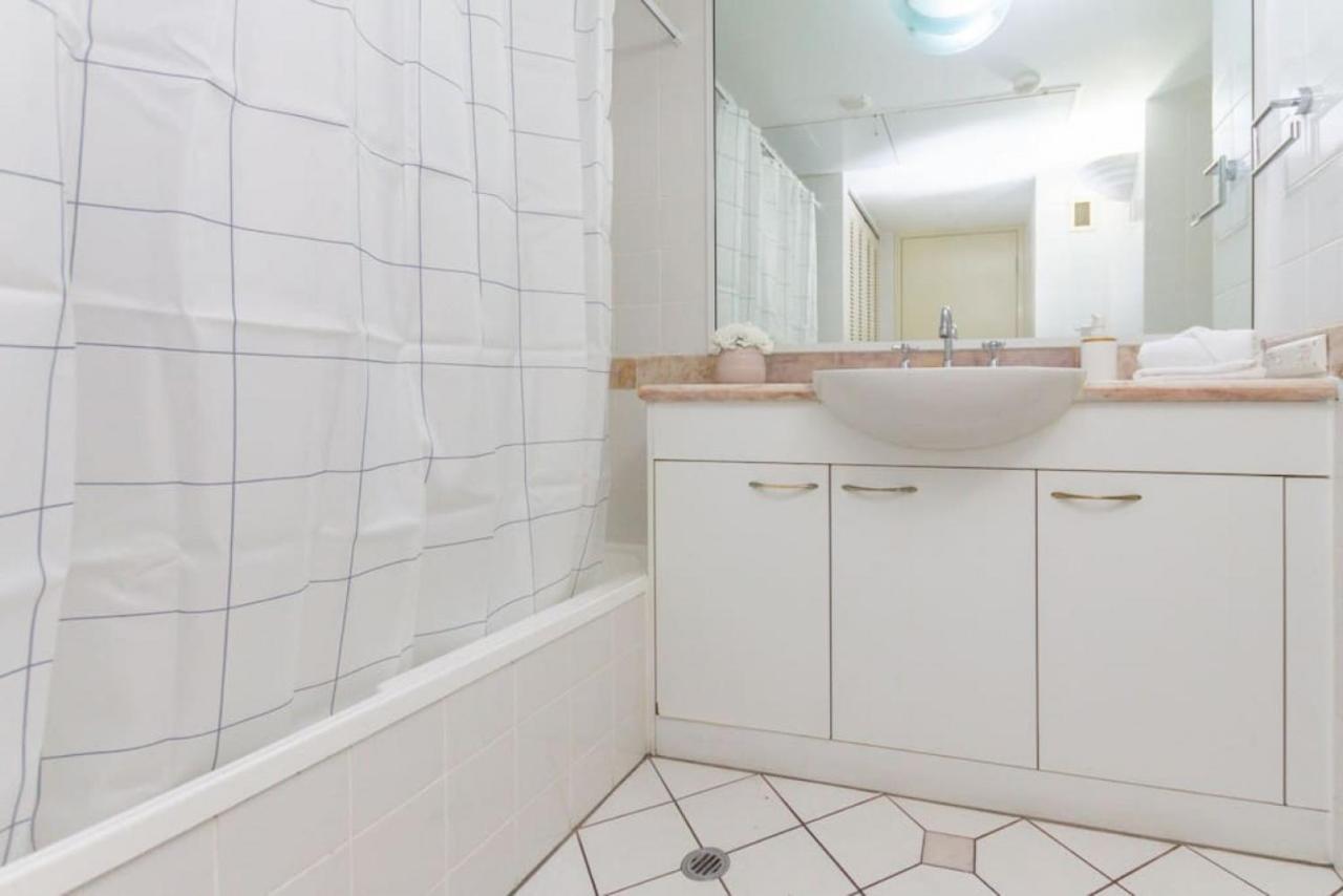 Inner One Bedroom 13 Apartment *