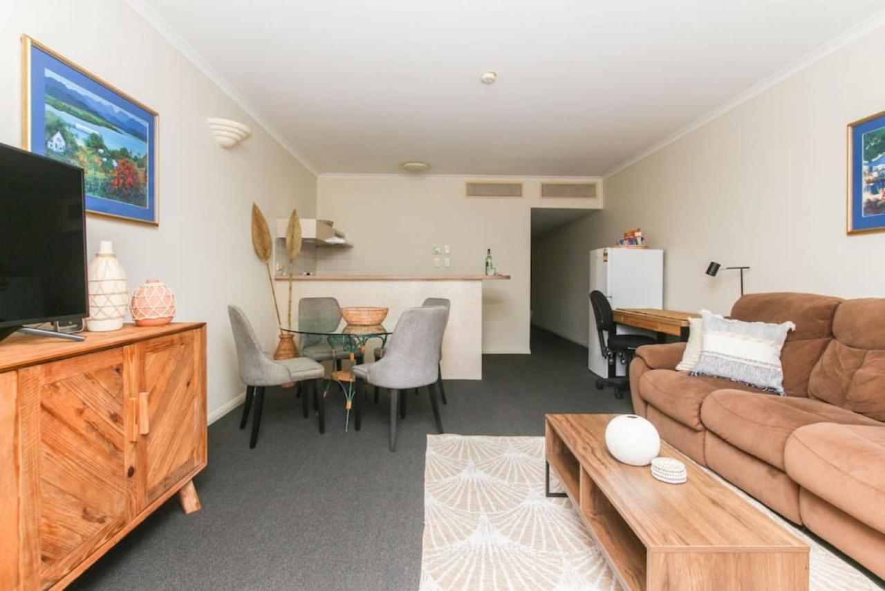 Inner One Bedroom 13