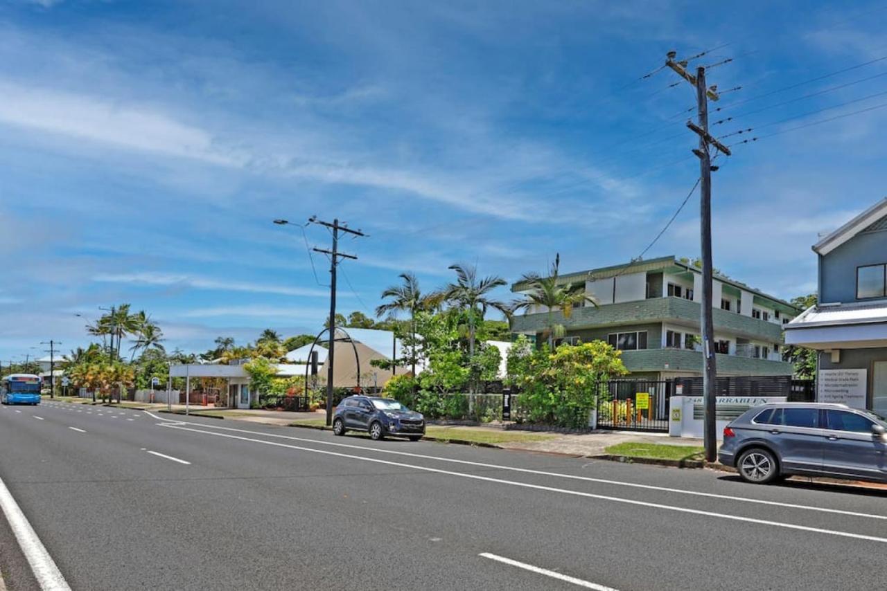 Ground Floor Easy Unit Close To 4 Apartment *