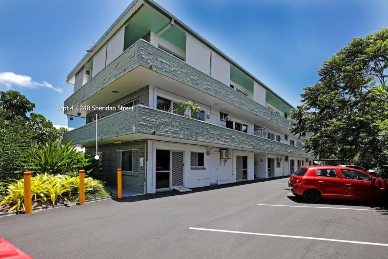 Ground Floor Easy Unit Close To 4 Apartment