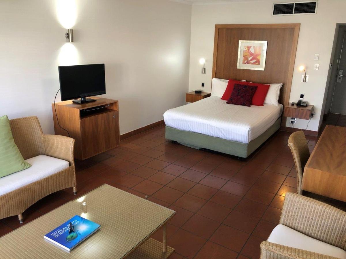 Ramada By Wyndham Centre Khách sạn 4*