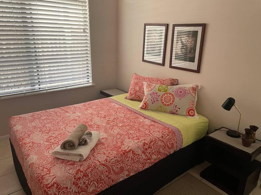 Centre, Tropical Home, Minutes Walk To Shops. * Cairns