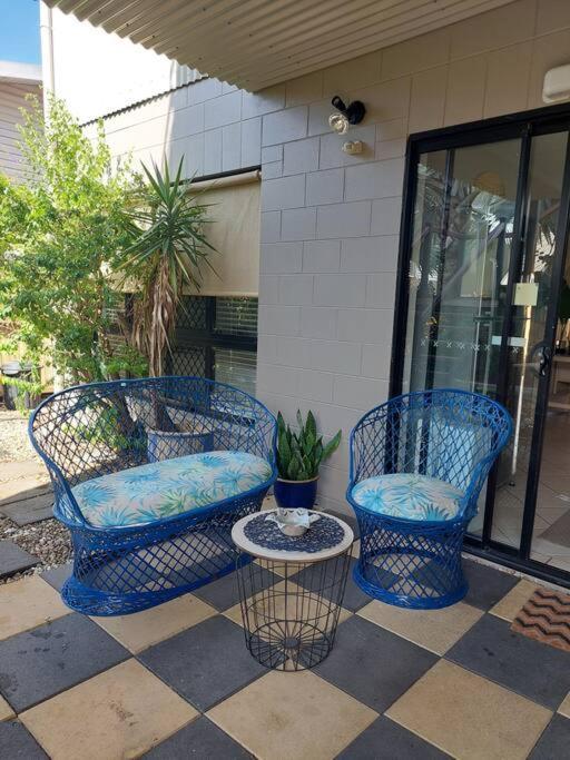 Apartment Centre, Tropical Home, Minutes Walk To Shops. Cairns