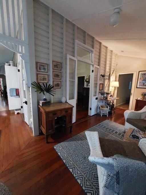 Charming Queeenslander In Centre Cairns