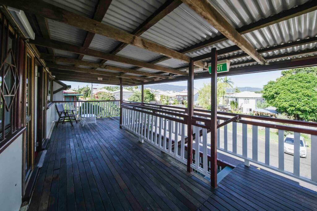 6 Bedroom + 2 Bath // Cairns