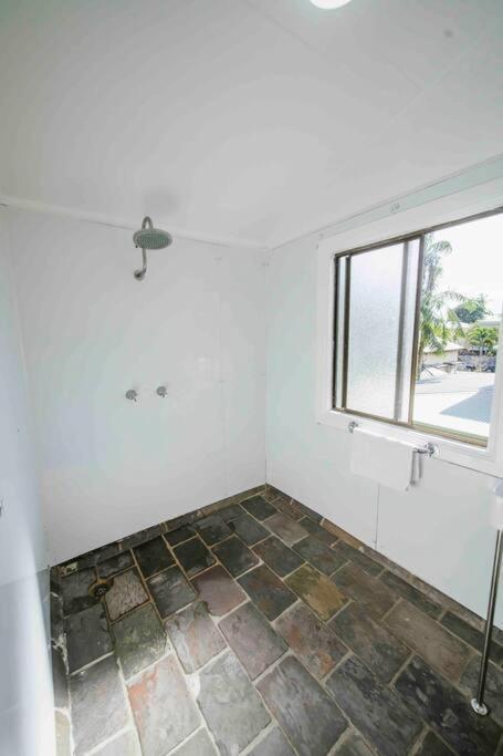 6 Bedroom + 2 Bath // *