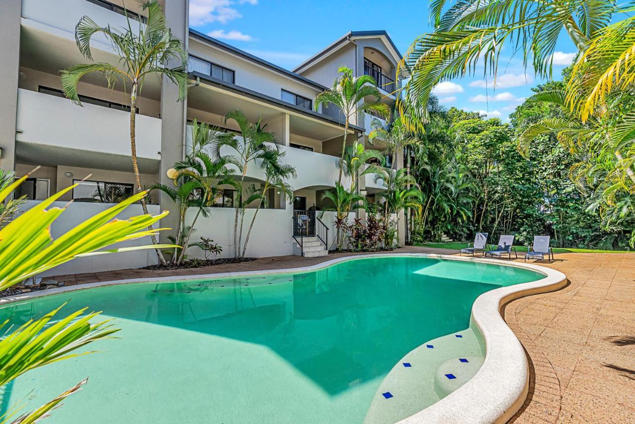 Poolside On Martyn Apartment *