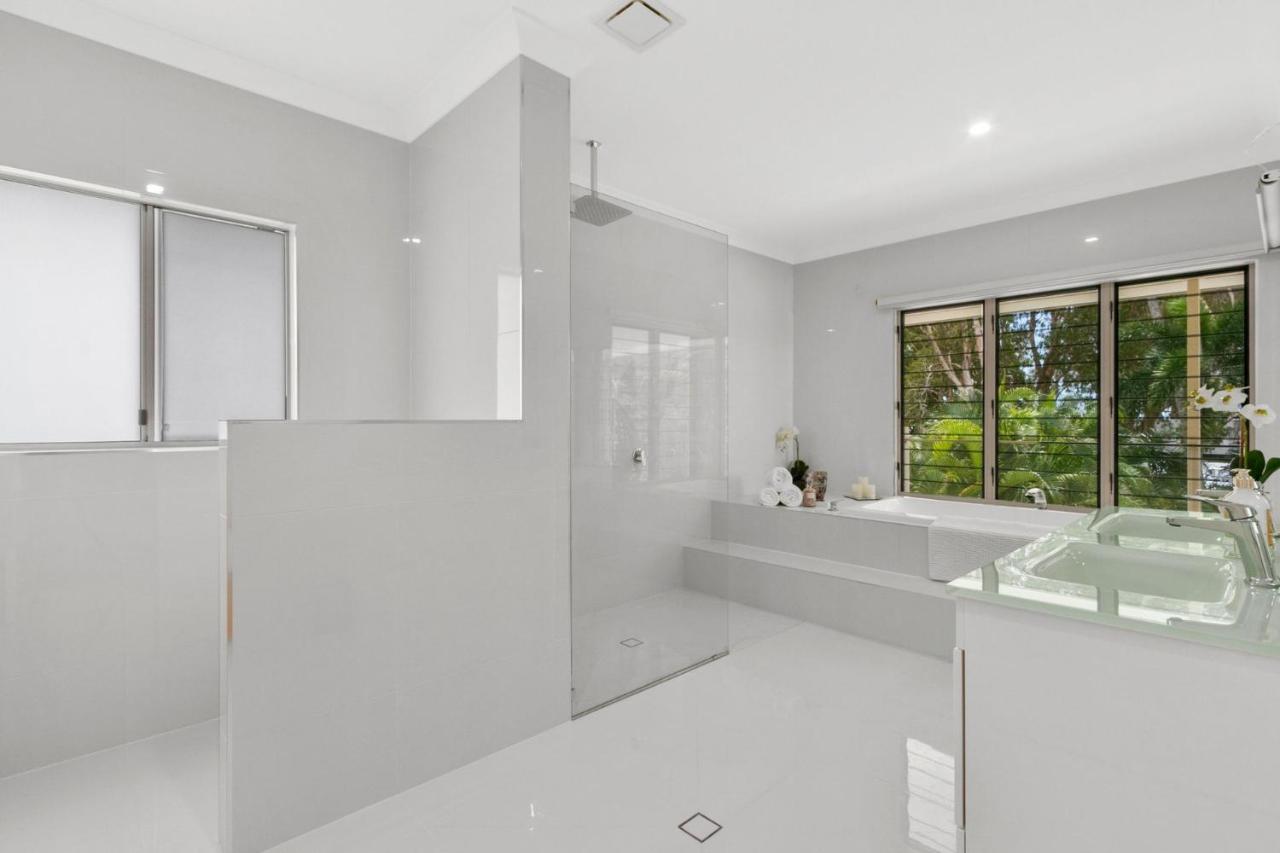 Belle Escapes Absolute Beachfront Luxury Kewarra Holiday home *