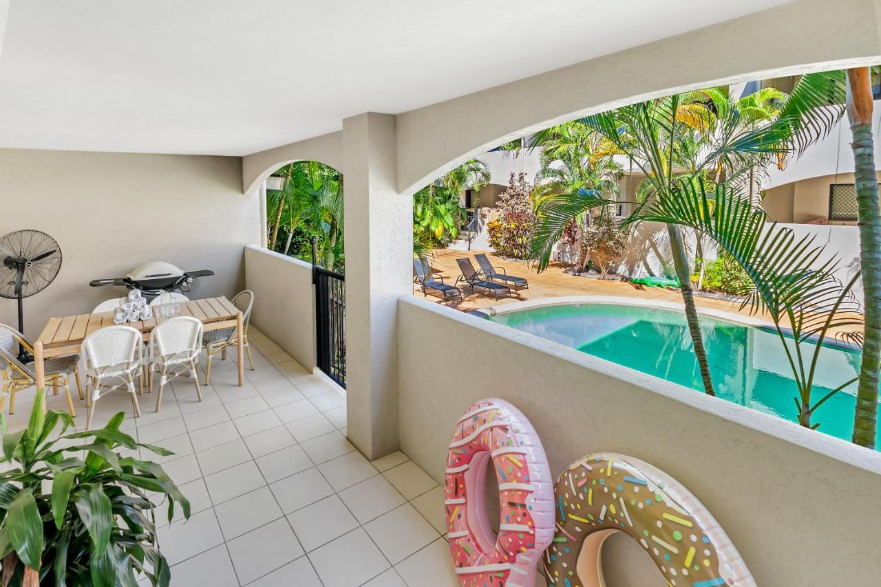 Poolside On Martyn Apartment *