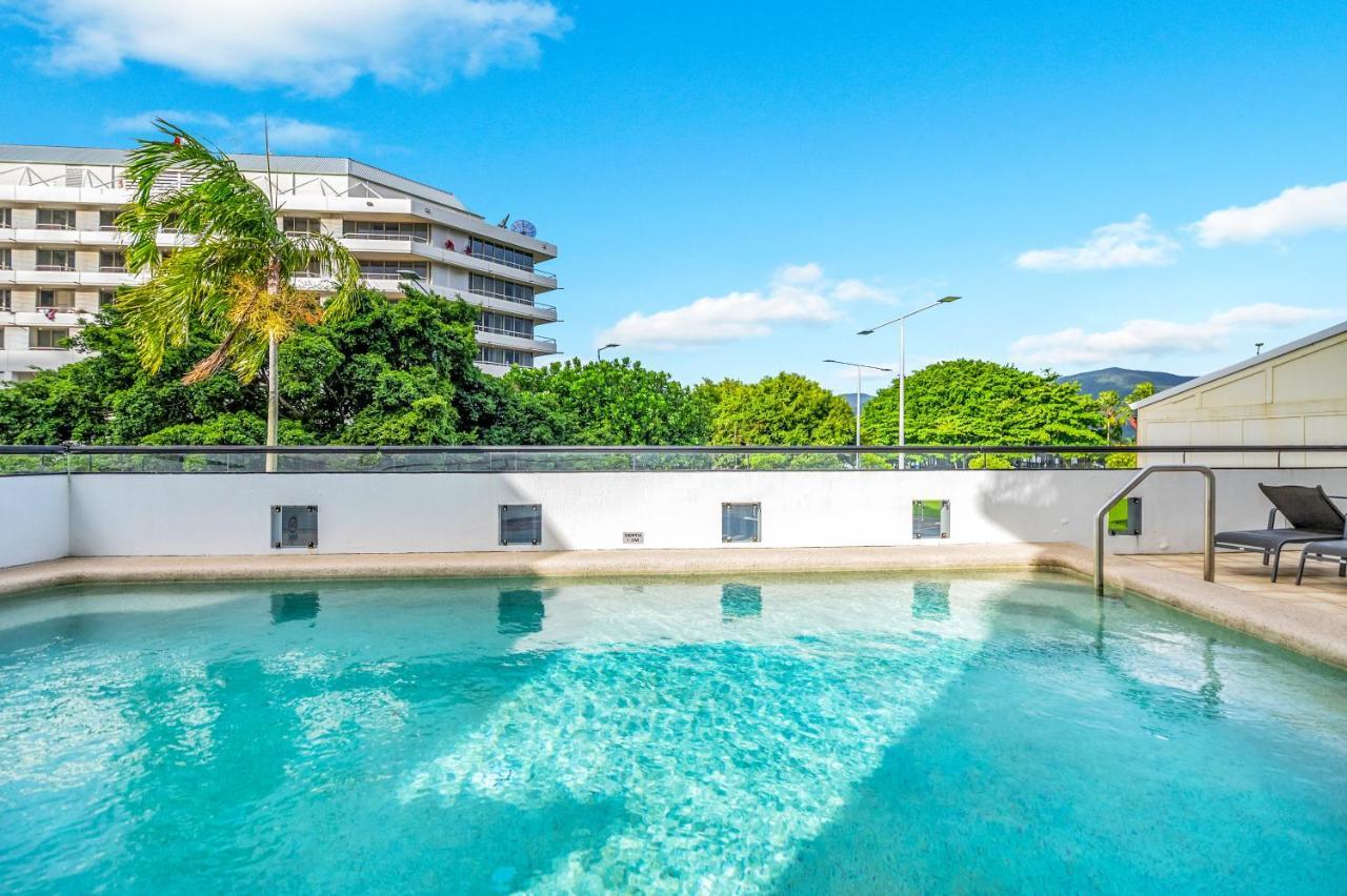 Oasis In The Heart Of The Cairns