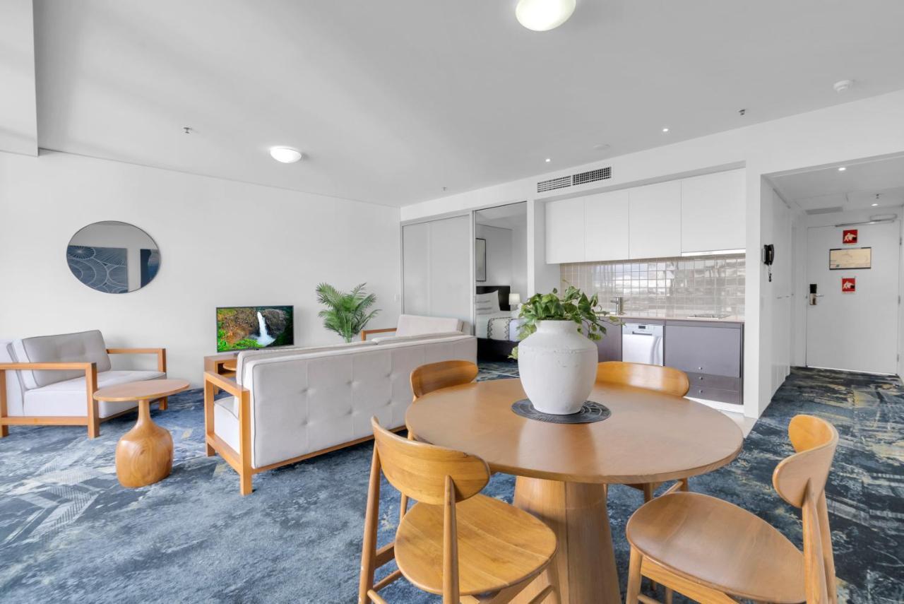 Living At Harbour Lights Apartment Cairns