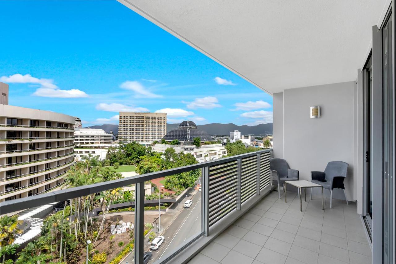 Living At Harbour Lights Apartment *