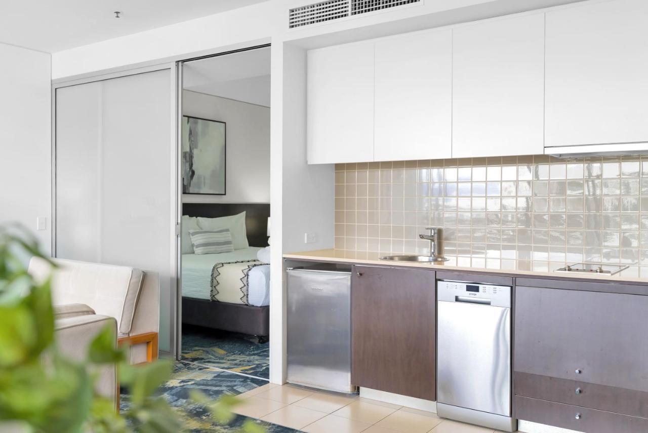 Living At Harbour Lights Apartment *