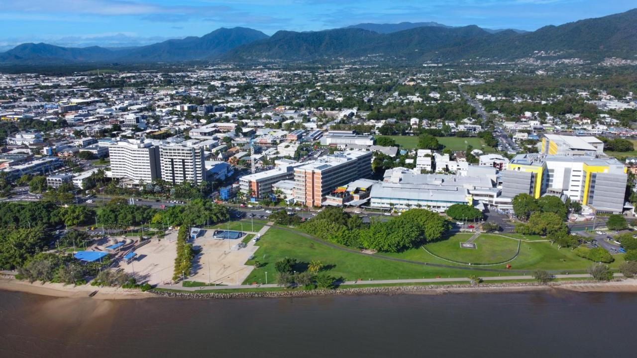Zion Escapes Waters Edge Family * Cairns