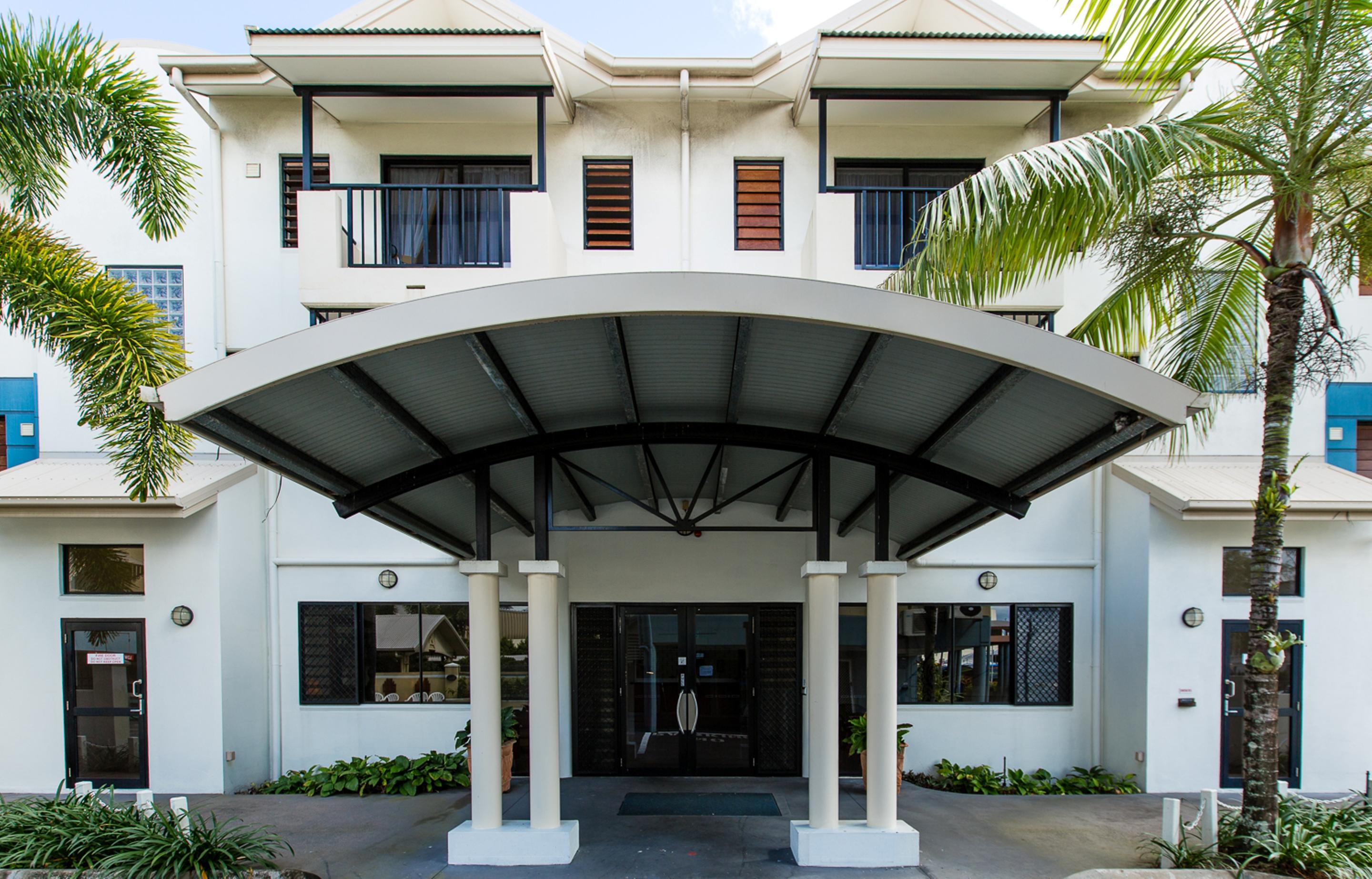 Queens Court Motel 3*