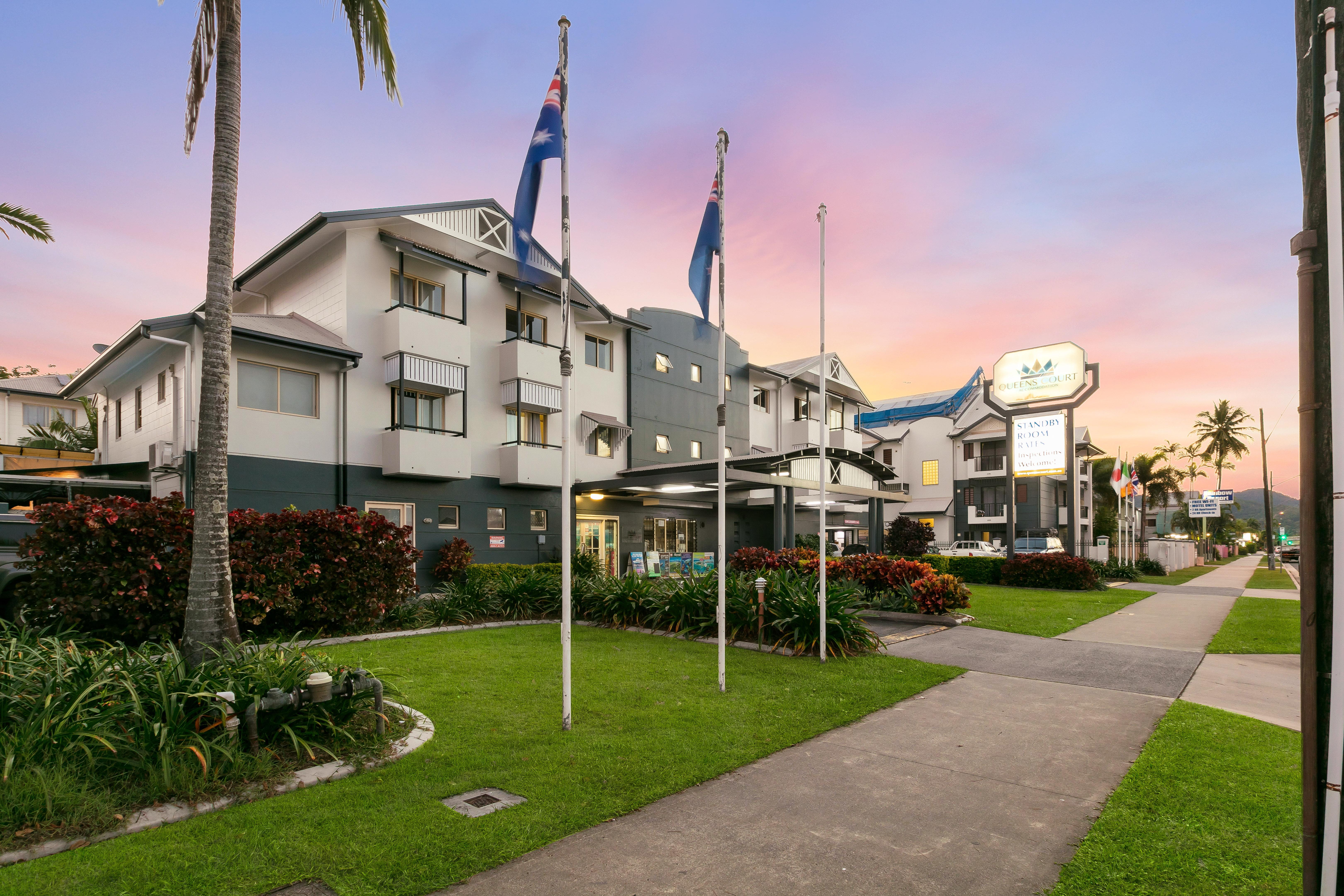 Queens Court Motel 3*