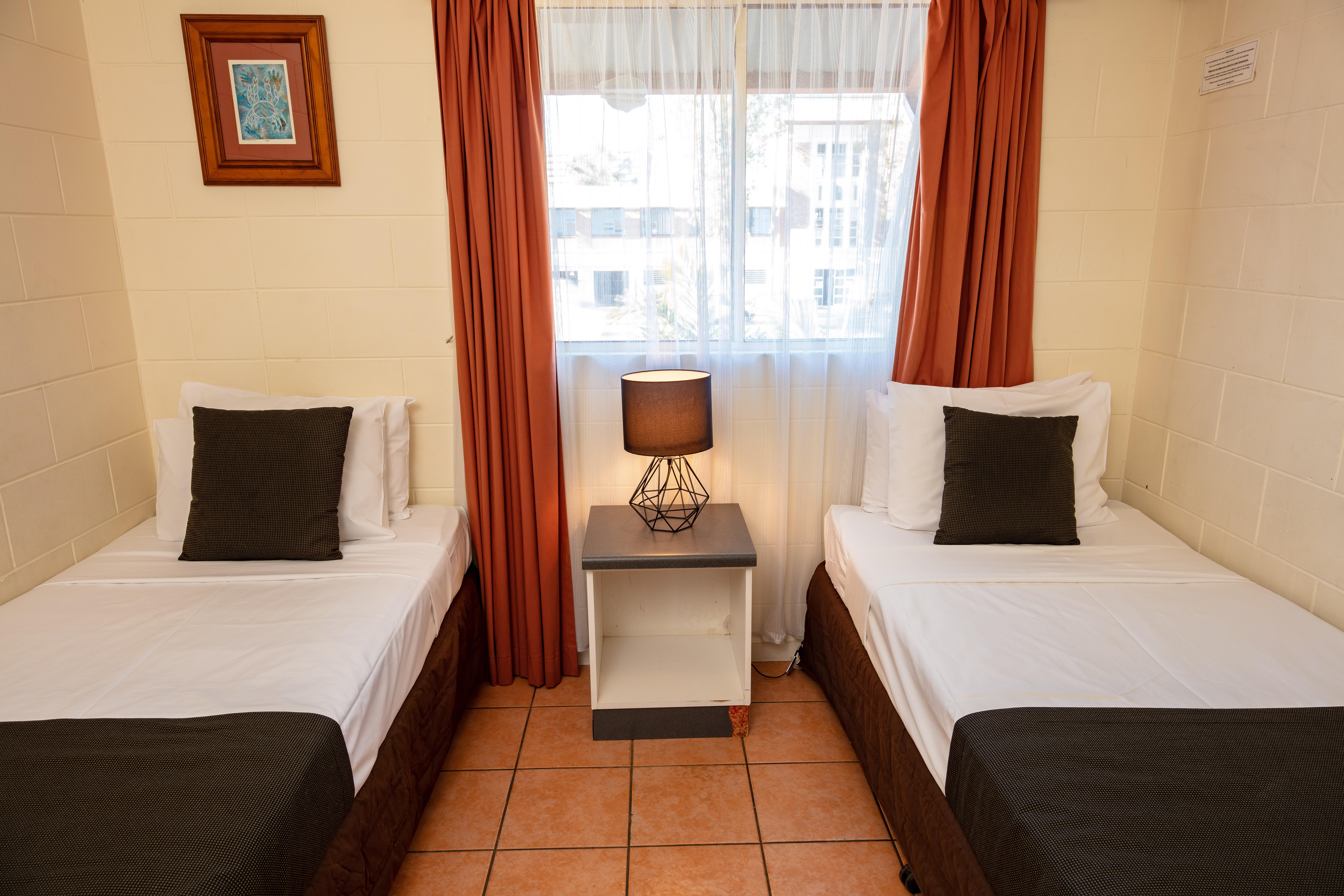 Queens Court Motel 3*