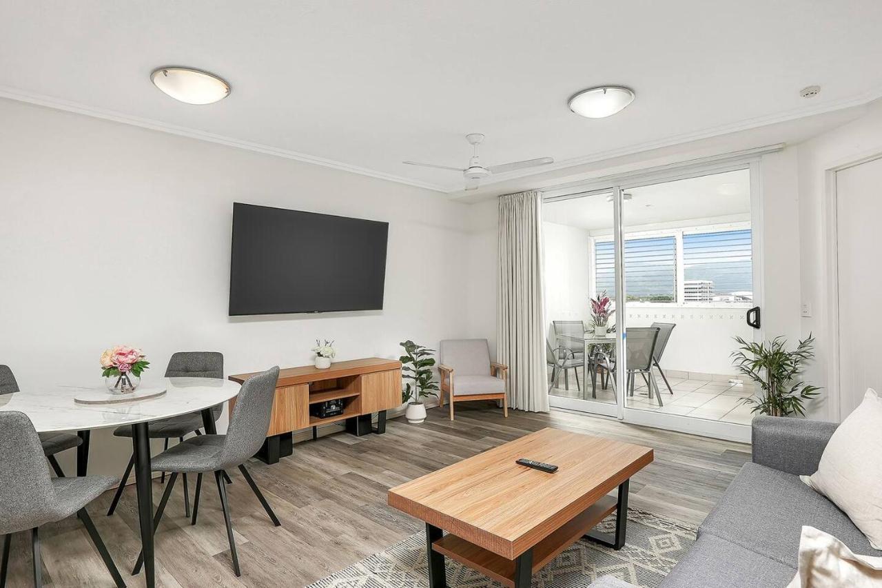 'the Dollar' Chic Apartment Cairns