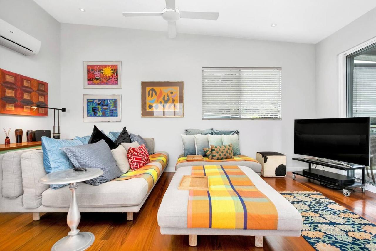Modern Meets Tropical In Free-standing Cairns
