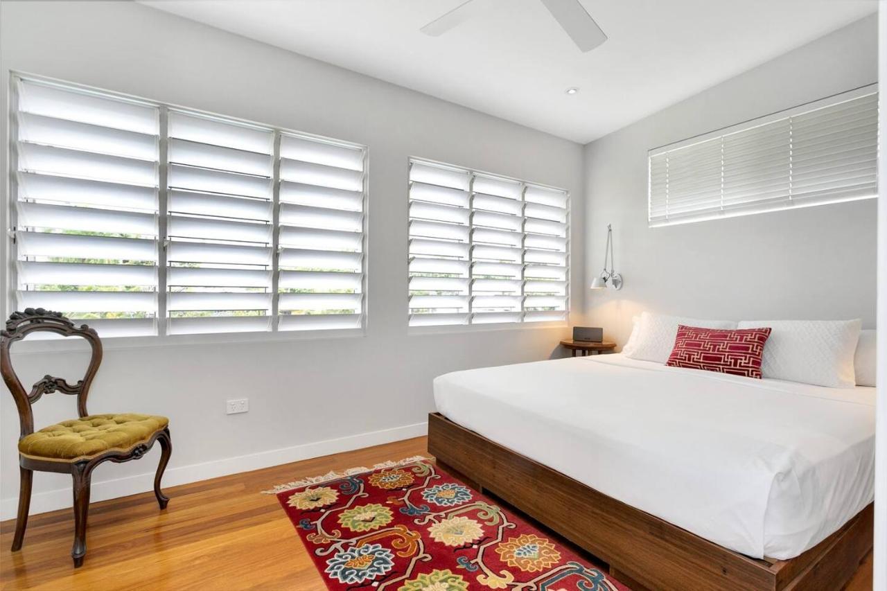 Modern Meets Tropical In Free-standing