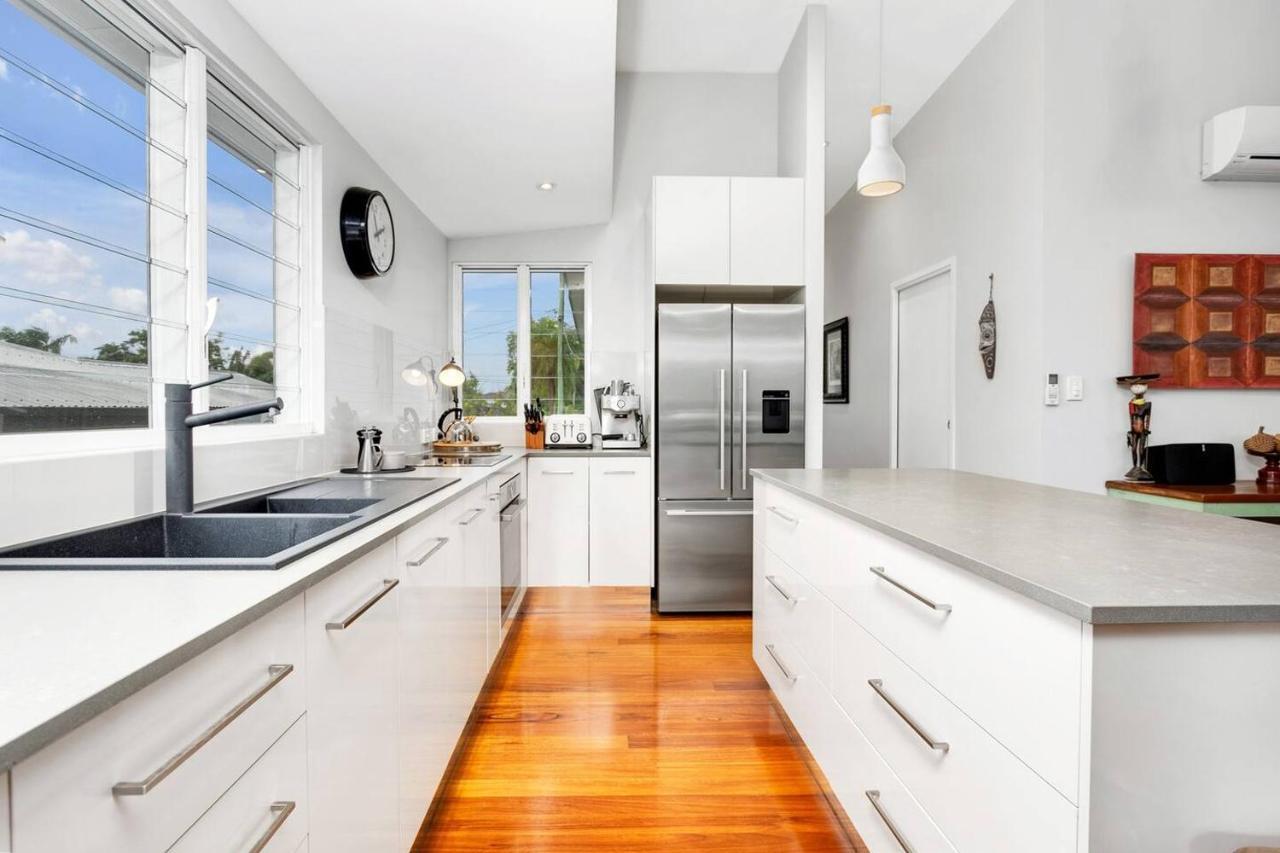Modern Meets Tropical In Free-standing