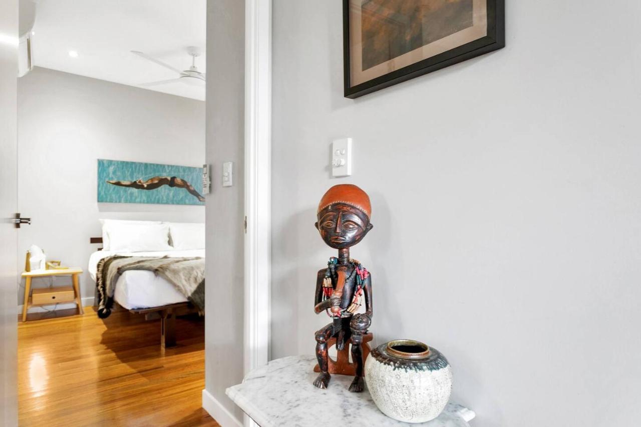 Holiday home Modern Meets Tropical In Free-standing Cairns