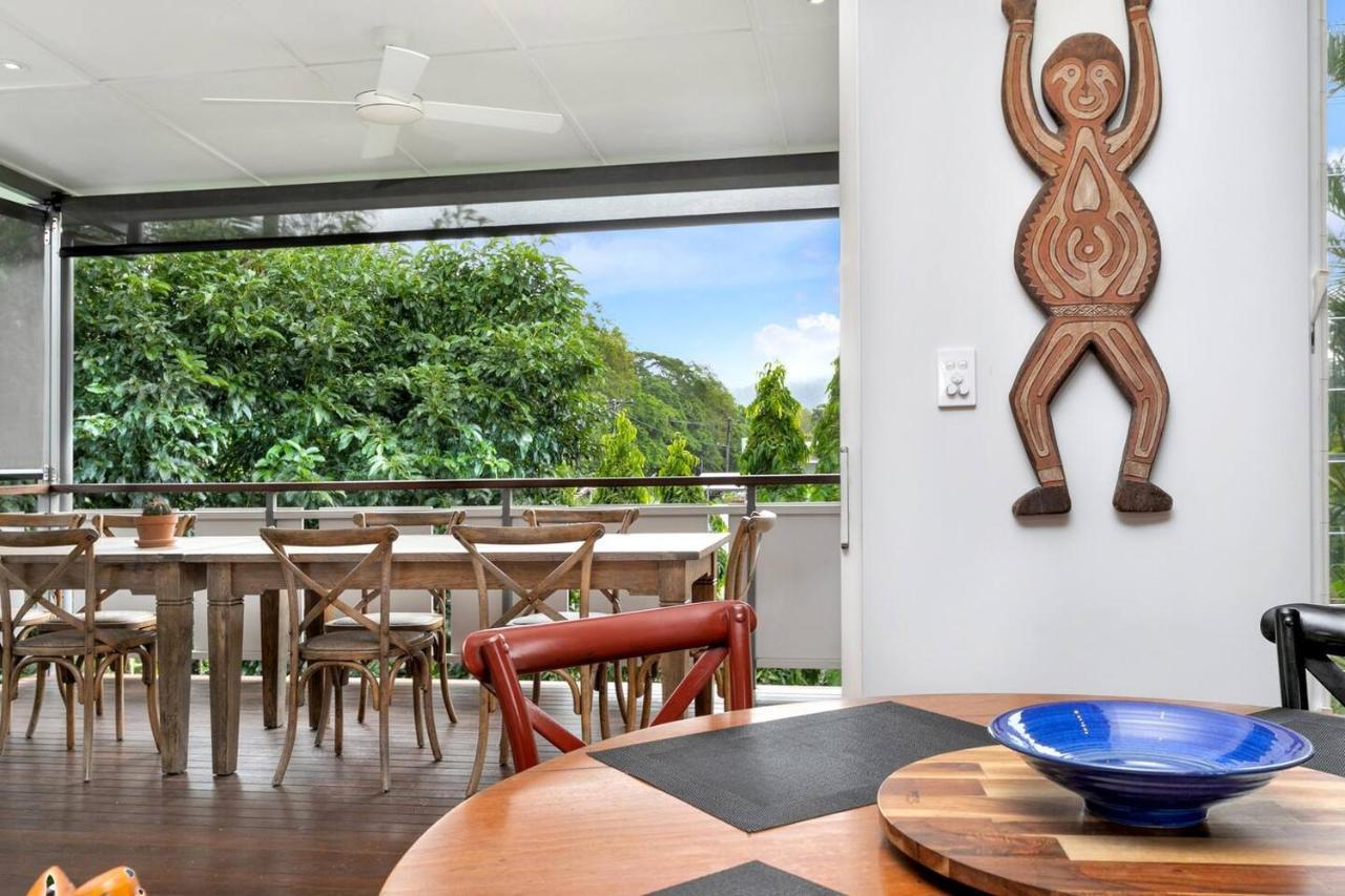 Holiday home Modern Meets Tropical In Free-standing
