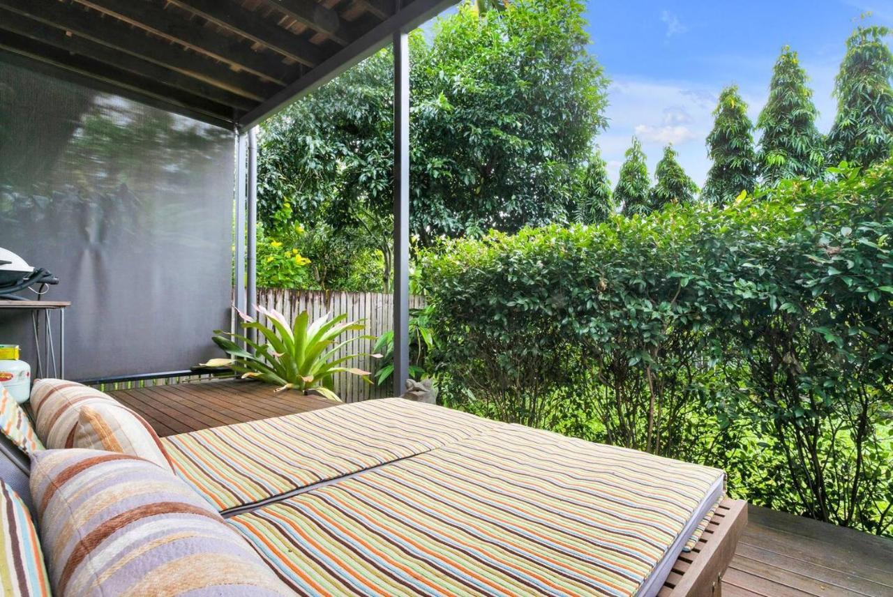 Modern Meets Tropical In Free-standing