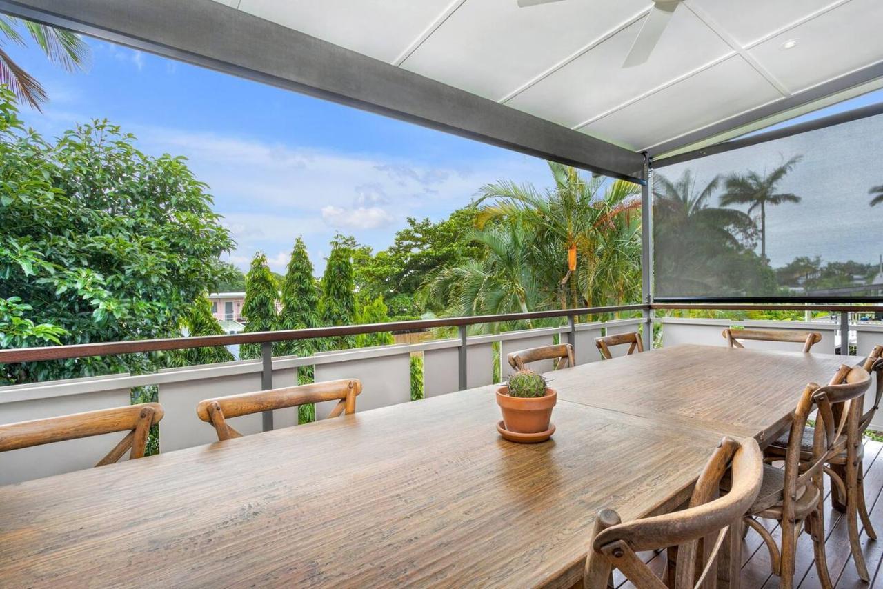Modern Meets Tropical In Free-standing Holiday home *