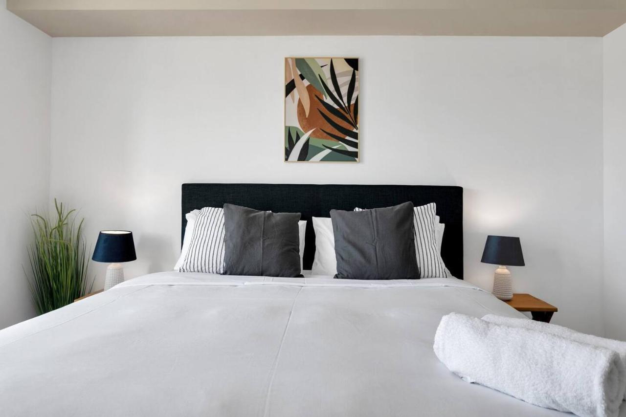 Coastal Chic In Heart Of With Rooftop Pool Cairns