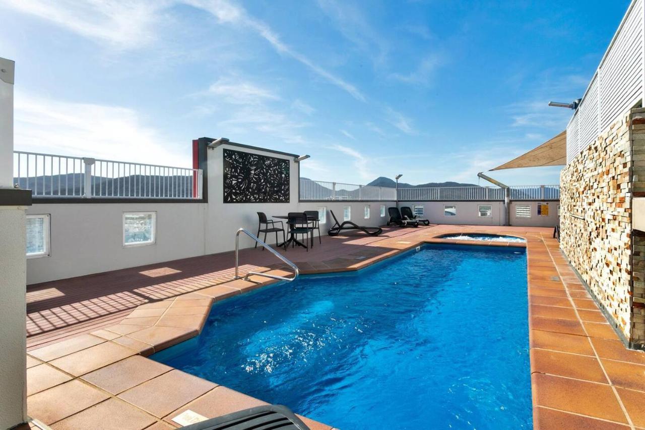Coastal Chic In Heart Of With Rooftop Pool Apartment Cairns