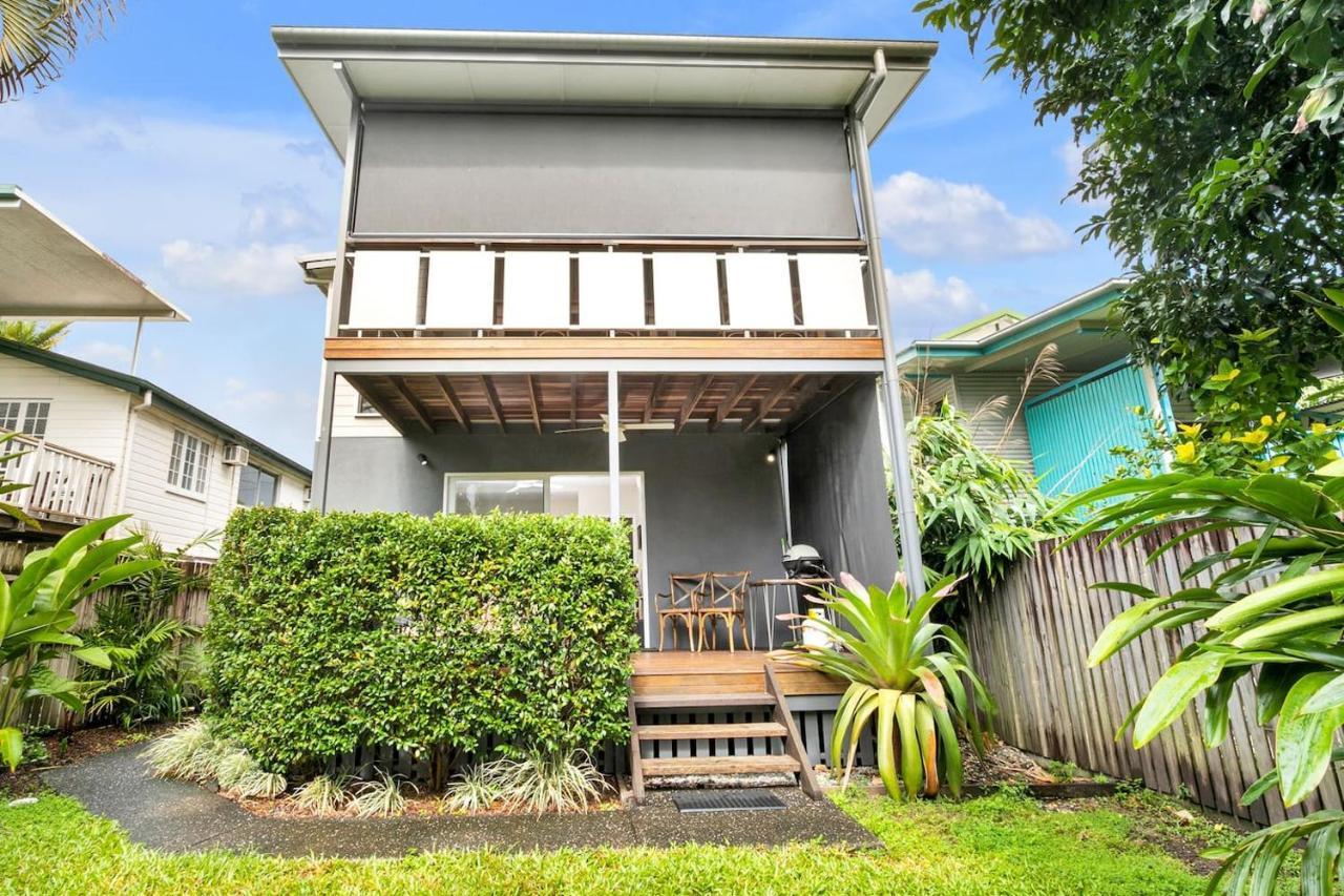 Holiday home Modern Meets Tropical In Free-standing Cairns