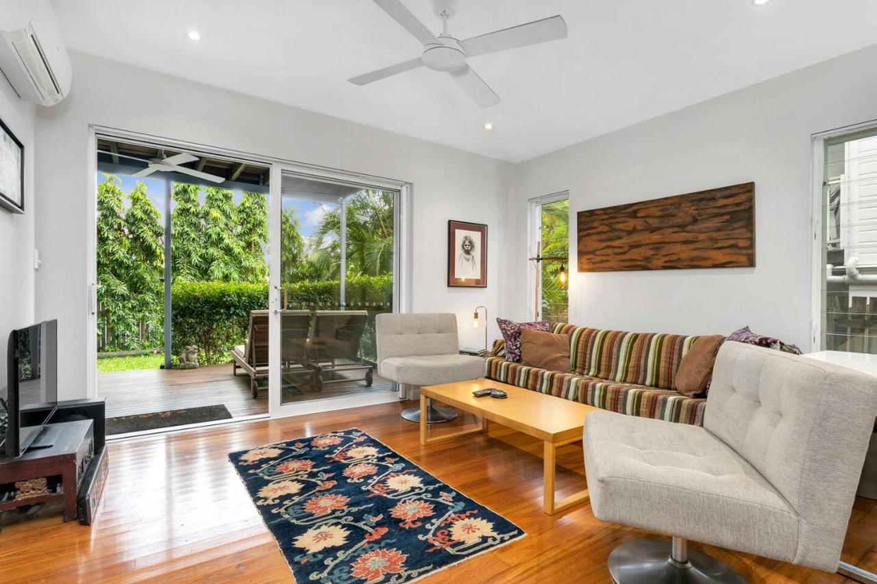 Modern Meets Tropical In Free-standing * Cairns
