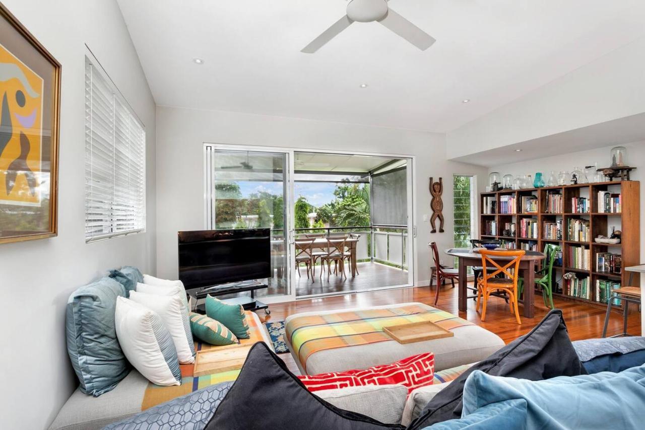 Modern Meets Tropical In Free-standing *