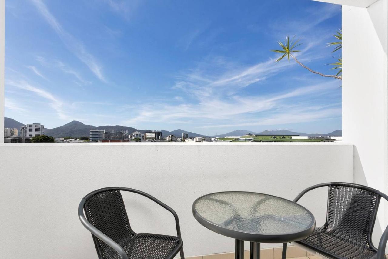 Apartment Coastal Chic In Heart Of With Rooftop Pool *