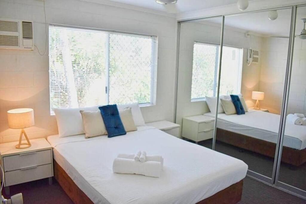 Apartment A Cool Poolside Haven In The Heart Of *