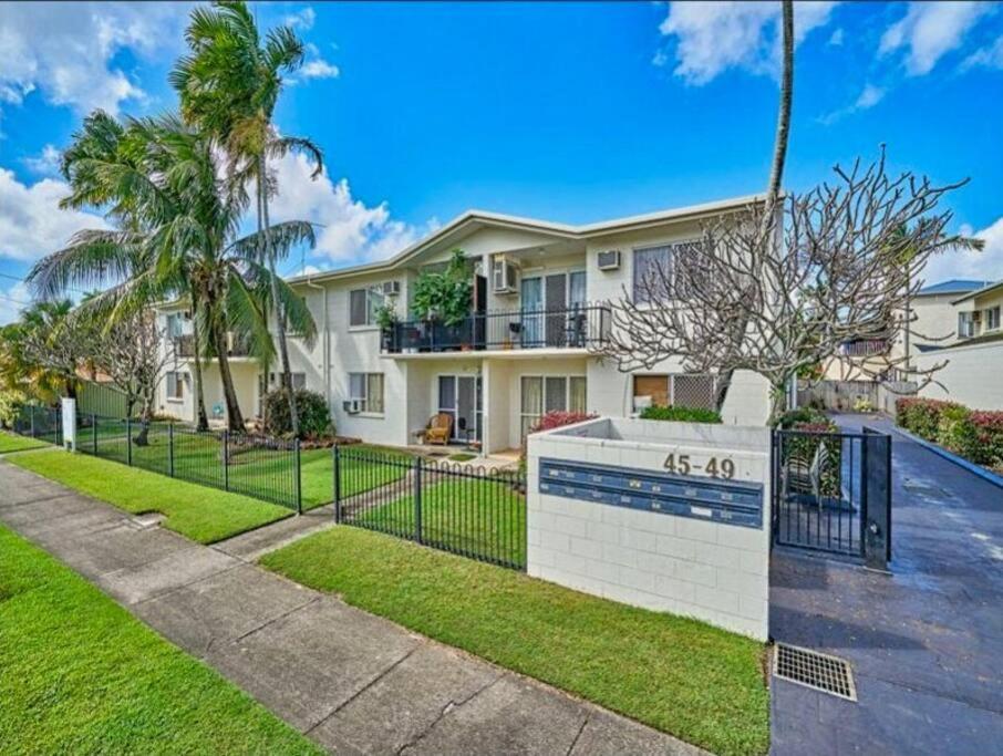 A Cool Poolside Haven In The Heart Of * Cairns