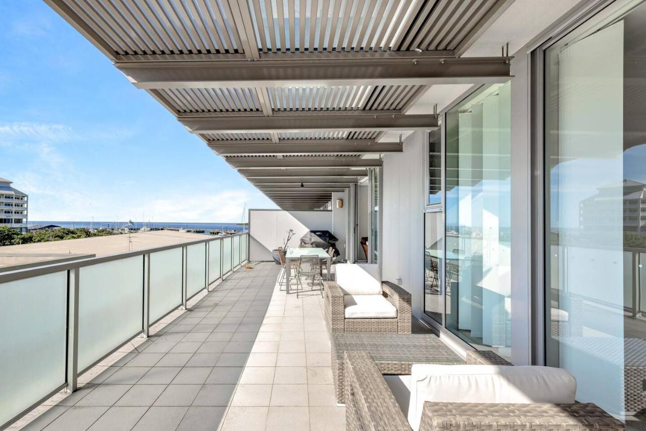 Coastal Charmer - Your Waterfront Sanctuary * Cairns