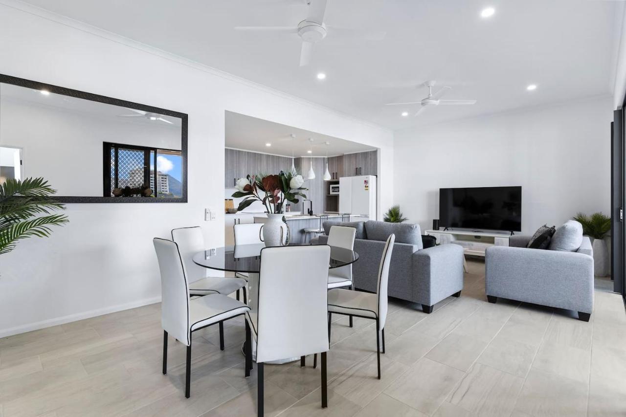 Mountain Air And Modern Flair 'your Getaway' Apartment Cairns