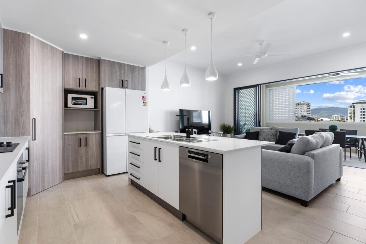 Mountain Air And Modern Flair 'your Getaway' Apartment Cairns