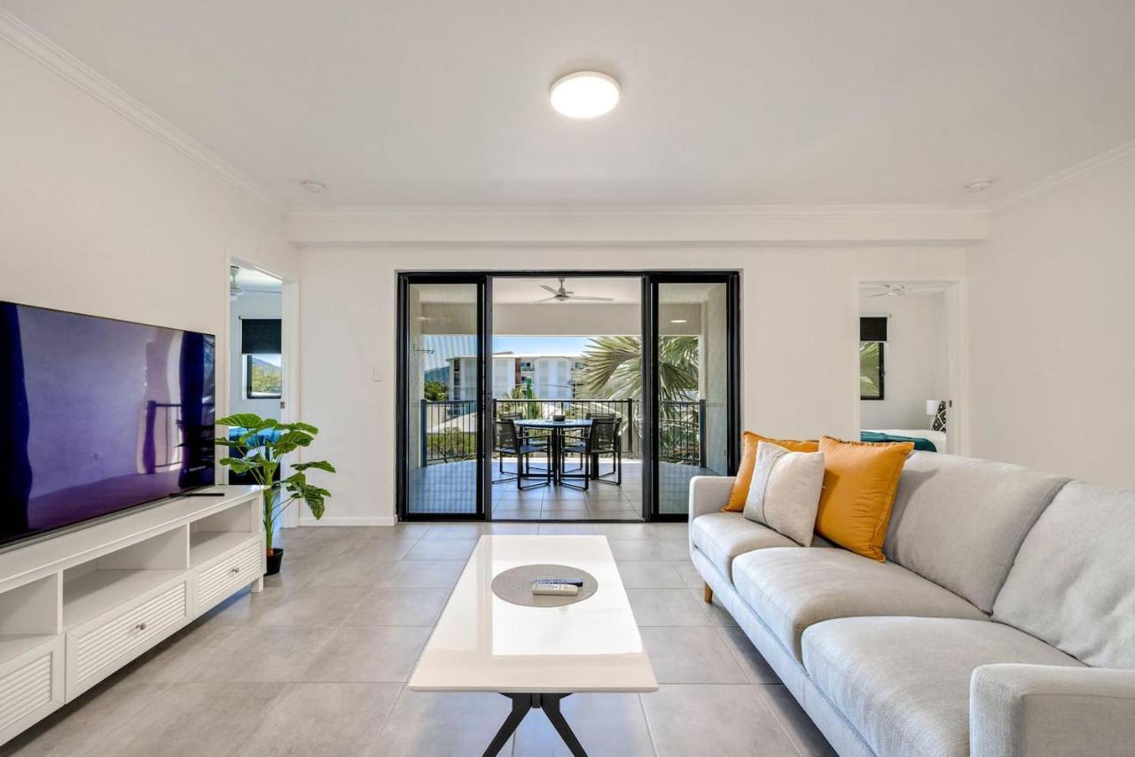 Apartment The Vibrant Tropics - Cairns' Palm-lined Paradise