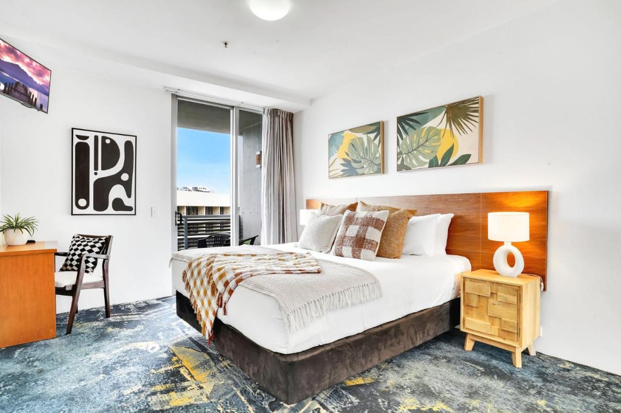 Apartment 901 Harbour Lights With Ocean Views Cairns