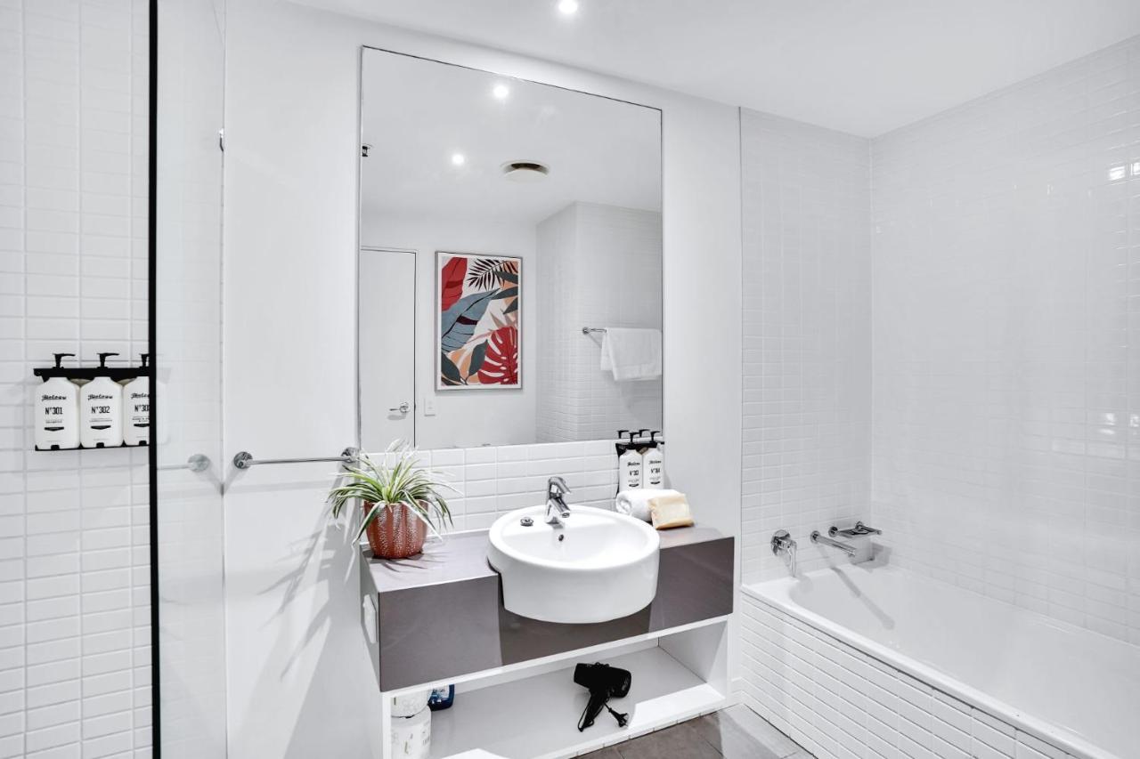 901 Harbour Lights With Ocean Views * Cairns
