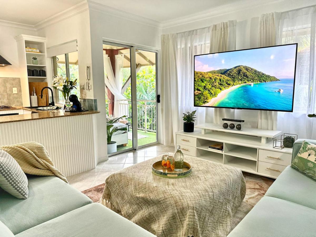 Luxury 2 Bedroom Apartment, Treetop Views, With 4 Swimming Pools
